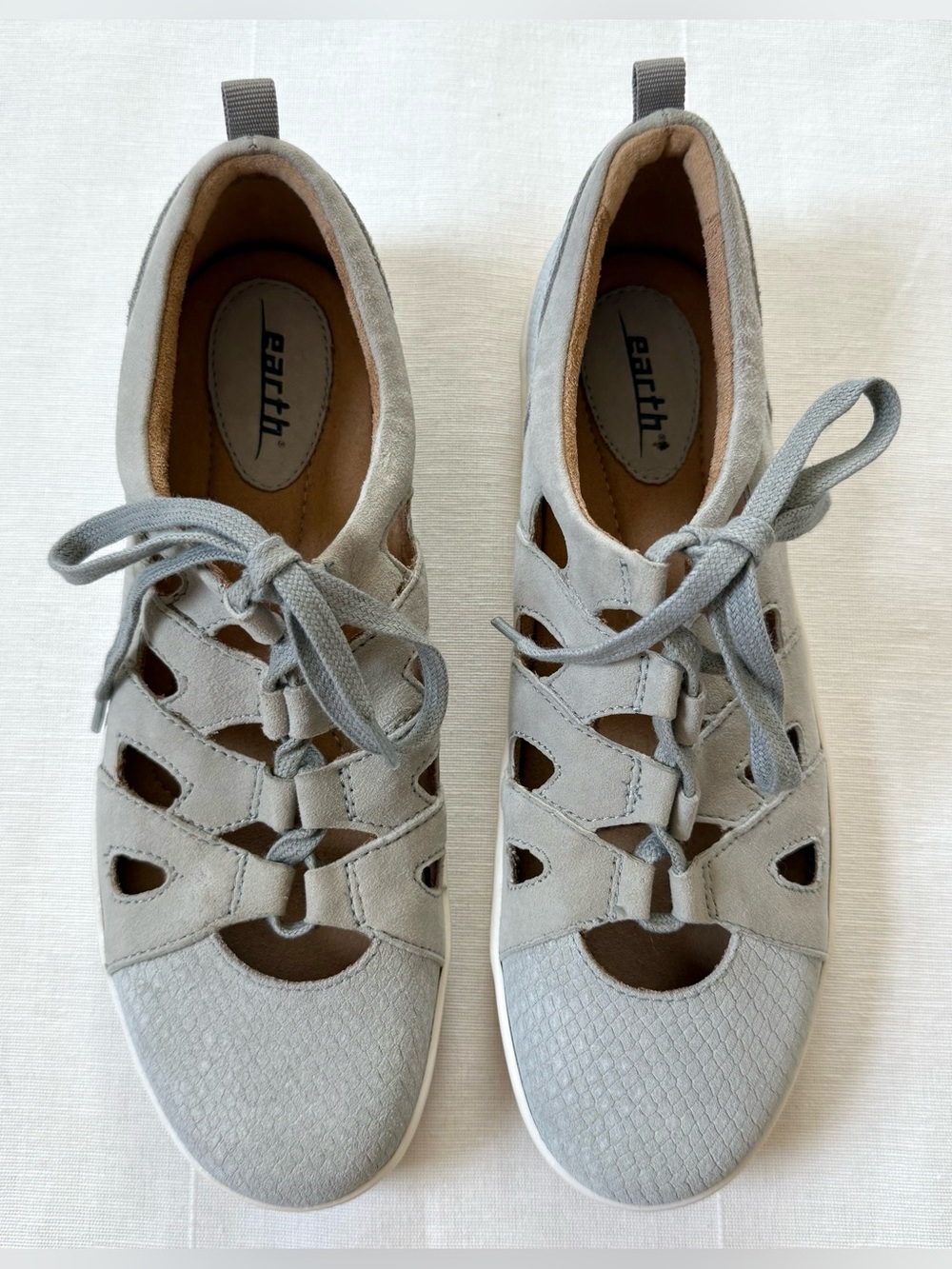 Earth Mulberry Silver Grey Suede Cutout Slip-on Lace Up Comfort Shoes | Size 8 - Picture 3 of 7